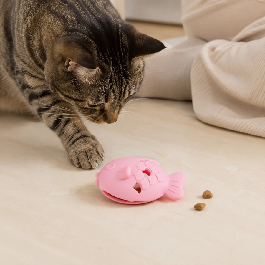 Pink PETEE Fishy Treat Pocket in a PETEE real-use scene